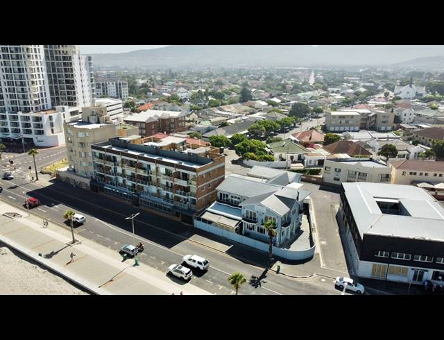 11 BEDROOM HOUSE FOR SALE IN STRAND NORTH